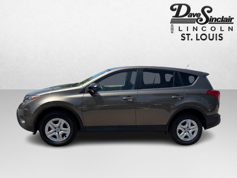 Toyota RAV4 Vehicle Full-screen Gallery Image 06