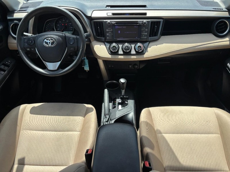 Toyota RAV4 Vehicle Full-screen Gallery Image 14