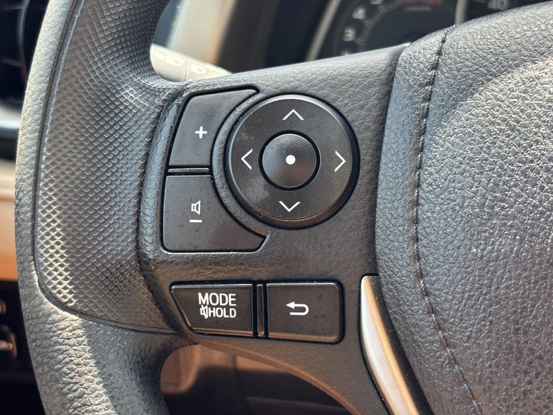 Toyota RAV4 Vehicle Full-screen Gallery Image 18