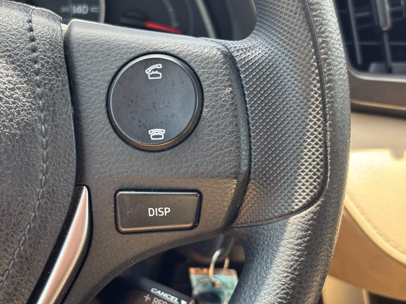 Toyota RAV4 Vehicle Full-screen Gallery Image 19