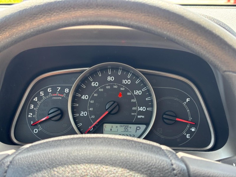 Toyota RAV4 Vehicle Full-screen Gallery Image 20
