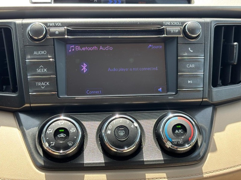 Toyota RAV4 Vehicle Full-screen Gallery Image 21