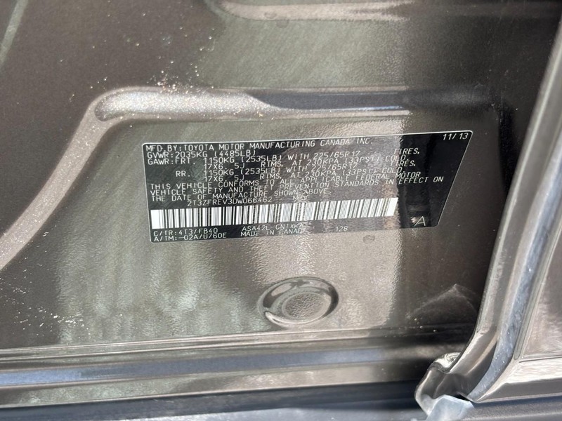 Toyota RAV4 Vehicle Full-screen Gallery Image 23