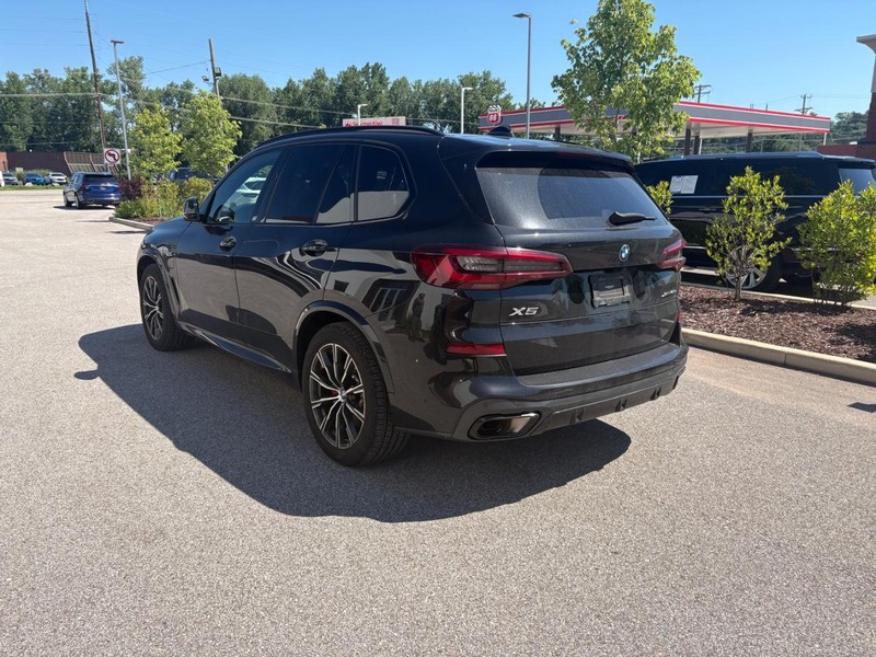 BMW X5 Vehicle Full-screen Gallery Image 02