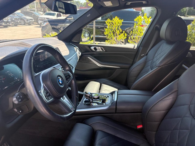 BMW X5 Vehicle Full-screen Gallery Image 06