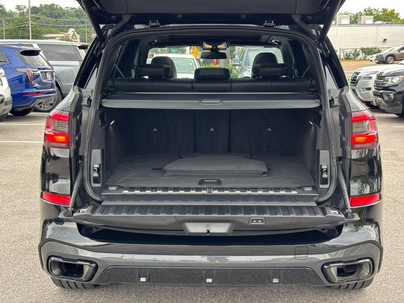 BMW X5 Vehicle Full-screen Gallery Image 10
