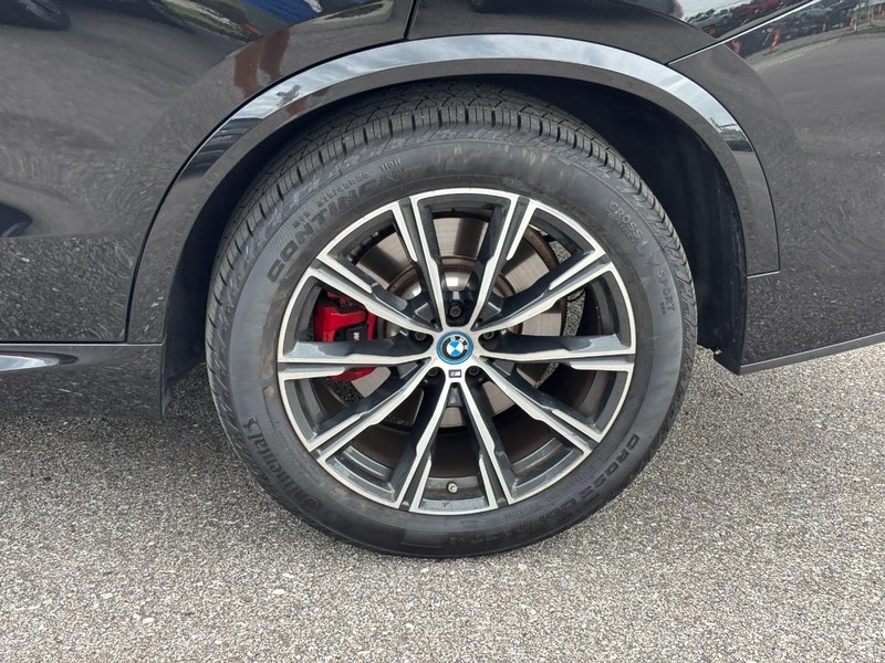 BMW X5 Vehicle Full-screen Gallery Image 11