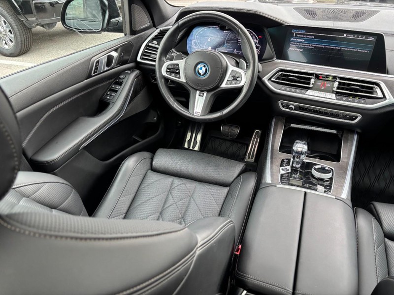 BMW X5 Vehicle Full-screen Gallery Image 13