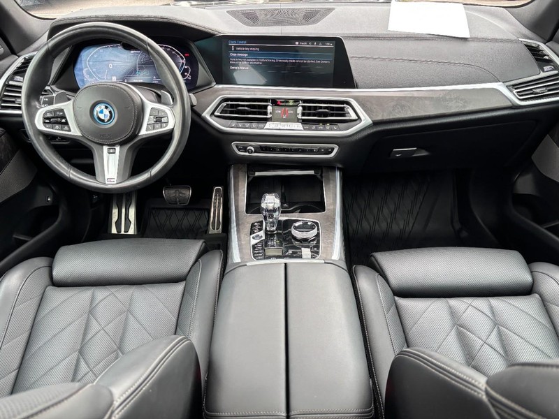 BMW X5 Vehicle Full-screen Gallery Image 14
