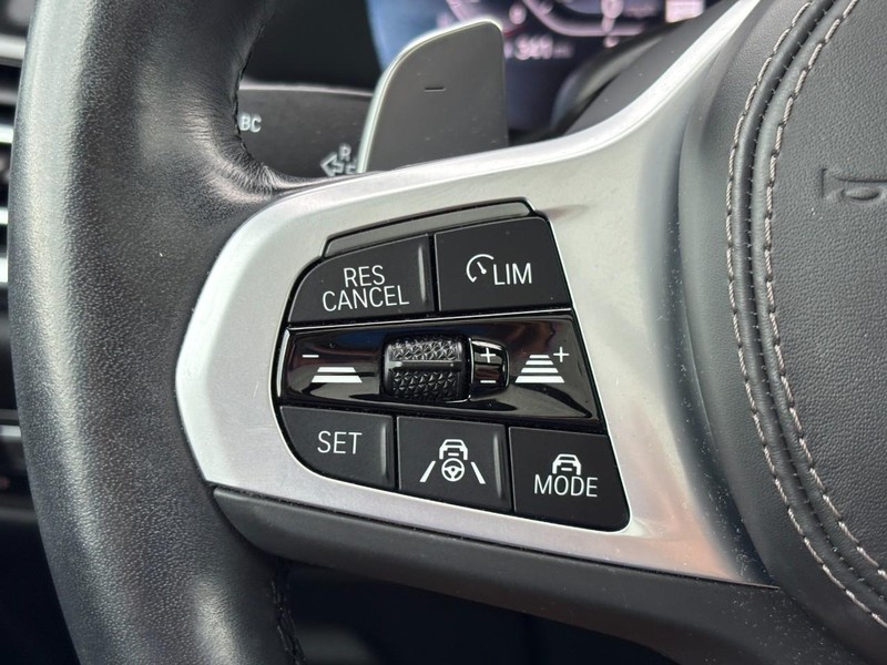 BMW X5 Vehicle Full-screen Gallery Image 18