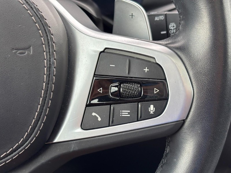 BMW X5 Vehicle Full-screen Gallery Image 19