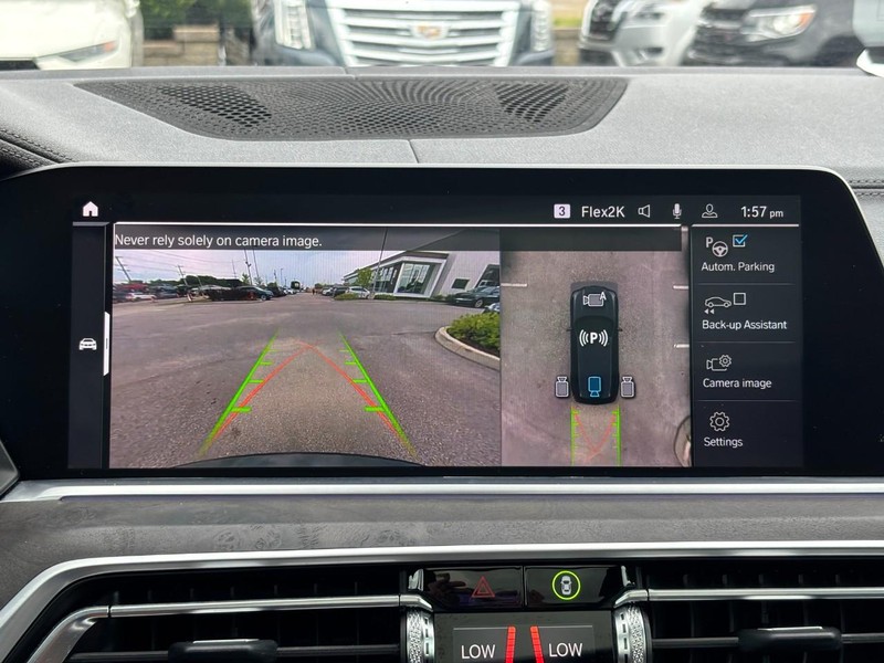 BMW X5 Vehicle Full-screen Gallery Image 22
