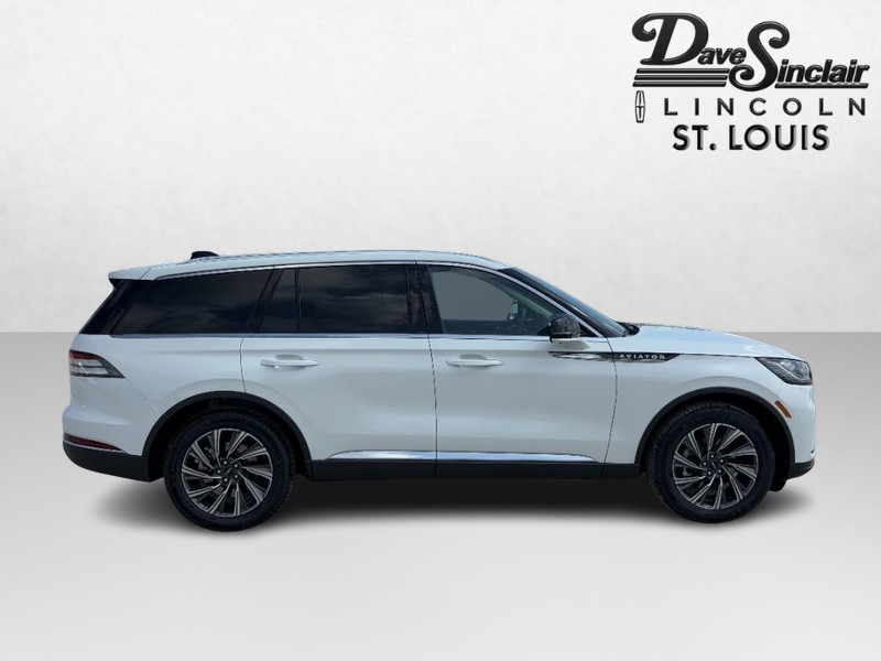 Lincoln Aviator Vehicle Full-screen Gallery Image 02
