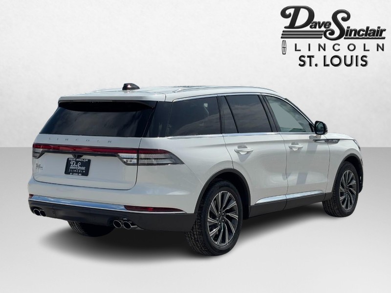Lincoln Aviator Vehicle Full-screen Gallery Image 03
