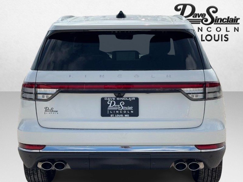 Lincoln Aviator Vehicle Full-screen Gallery Image 04
