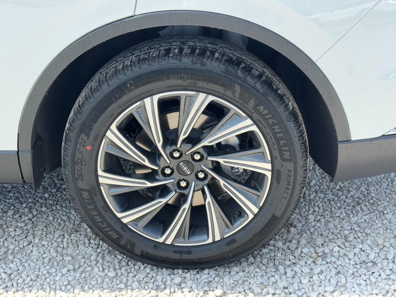 Lincoln Aviator Vehicle Full-screen Gallery Image 10