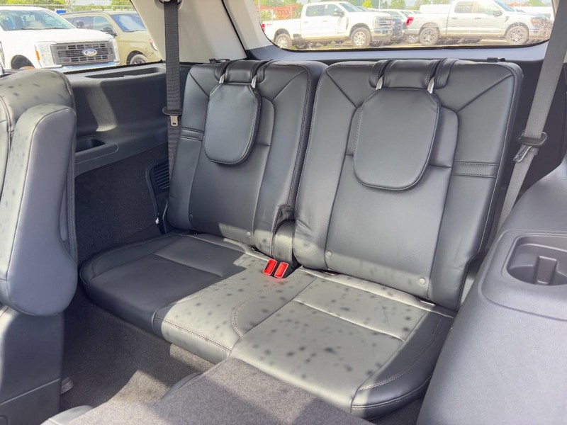 Lincoln Aviator Vehicle Full-screen Gallery Image 11