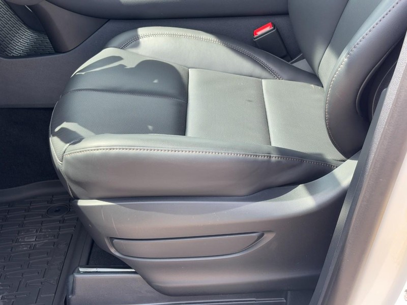Lincoln Aviator Vehicle Full-screen Gallery Image 17