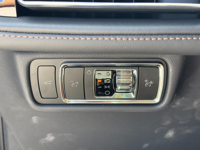 Lincoln Aviator Vehicle Full-screen Gallery Image 19