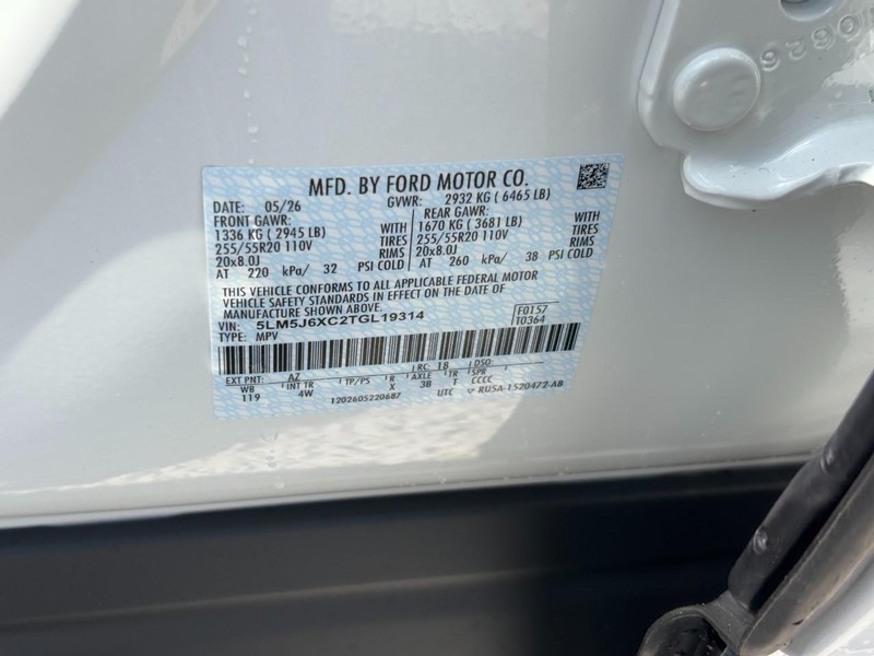 Lincoln Aviator Vehicle Full-screen Gallery Image 25