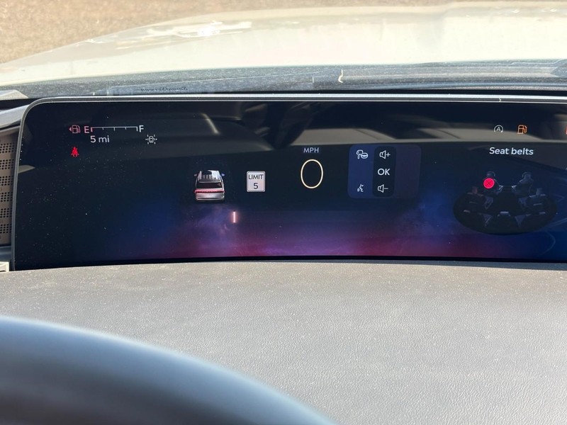 Lincoln Navigator L Vehicle Full-screen Gallery Image 19