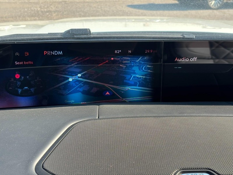 Lincoln Navigator L Vehicle Full-screen Gallery Image 20
