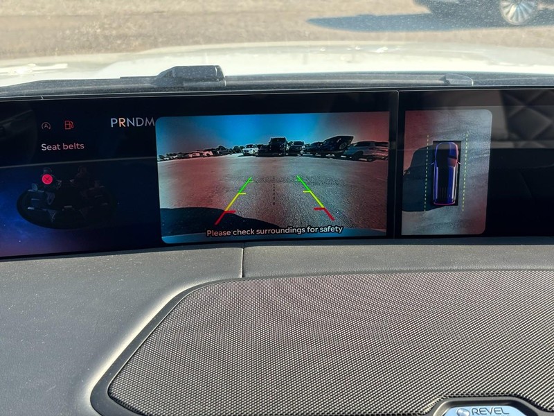 Lincoln Navigator L Vehicle Full-screen Gallery Image 21