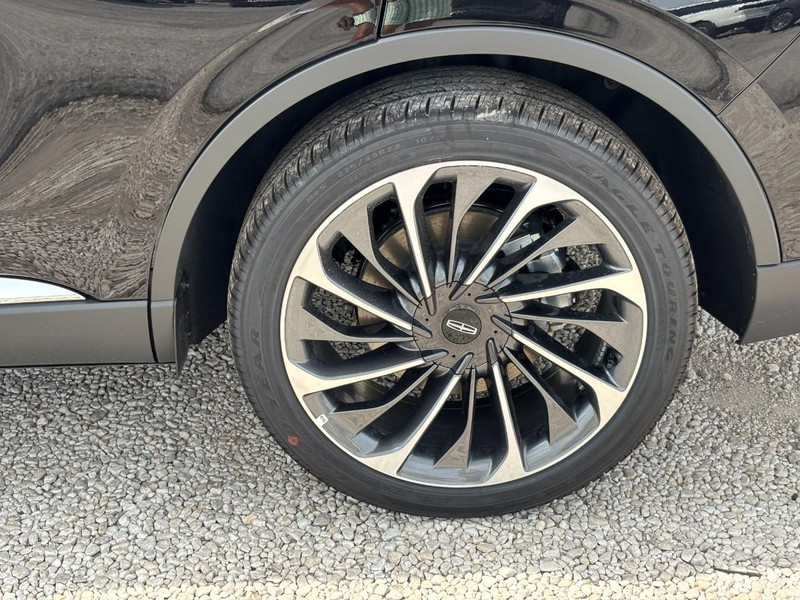 Lincoln Aviator Vehicle Full-screen Gallery Image 10
