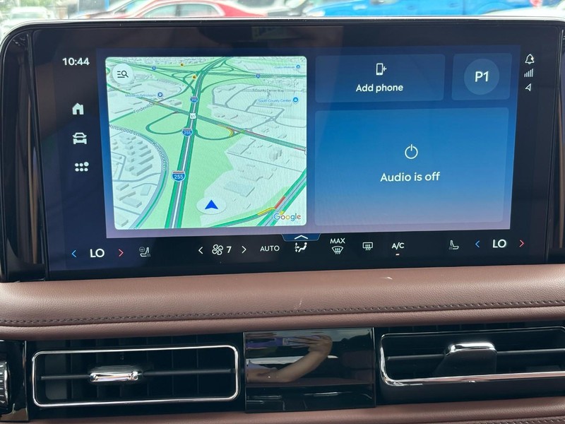 Lincoln Aviator Vehicle Full-screen Gallery Image 21