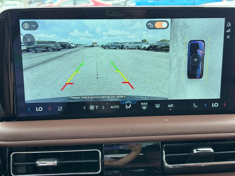 Lincoln Aviator Vehicle Full-screen Gallery Image 22
