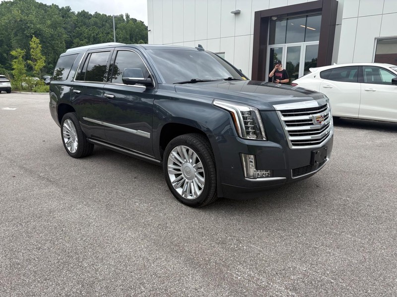Cadillac Escalade Vehicle Full-screen Gallery Image 04