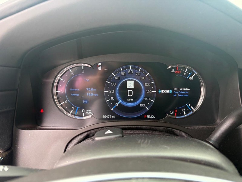 Cadillac Escalade Vehicle Full-screen Gallery Image 07