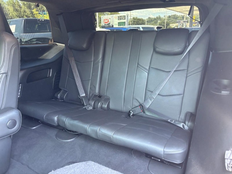 Cadillac Escalade Vehicle Full-screen Gallery Image 12