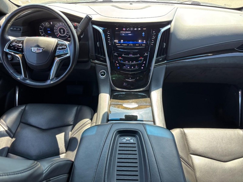 Cadillac Escalade Vehicle Full-screen Gallery Image 16
