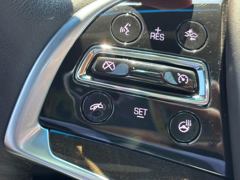 Cadillac Escalade Vehicle Full-screen Gallery Image 20