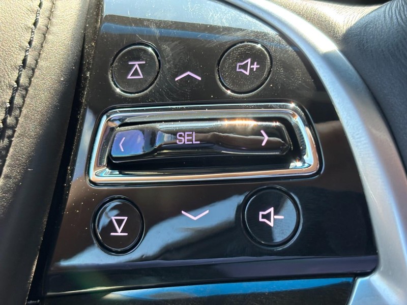 Cadillac Escalade Vehicle Full-screen Gallery Image 21
