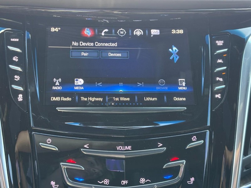 Cadillac Escalade Vehicle Full-screen Gallery Image 23