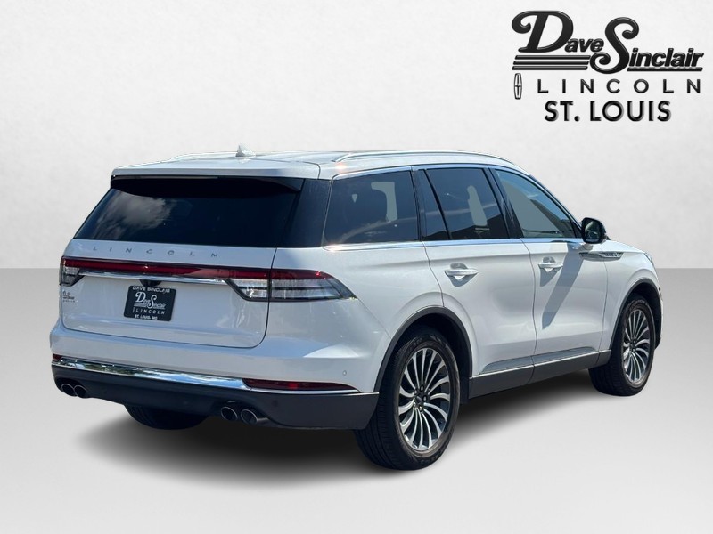 Lincoln Aviator Vehicle Full-screen Gallery Image 03