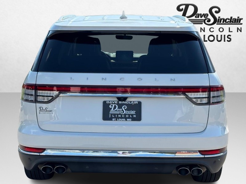 Lincoln Aviator Vehicle Full-screen Gallery Image 04