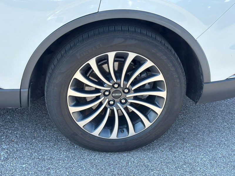 Lincoln Aviator Vehicle Full-screen Gallery Image 11
