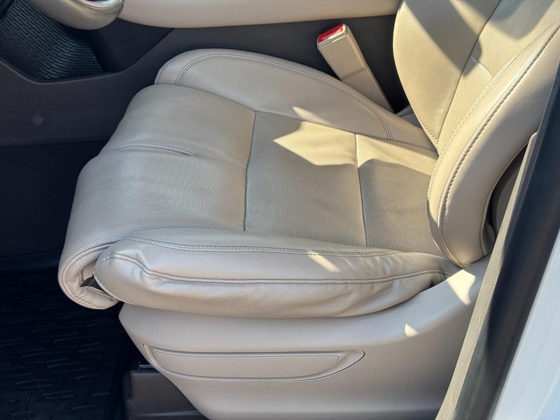 Lincoln Aviator Vehicle Full-screen Gallery Image 17