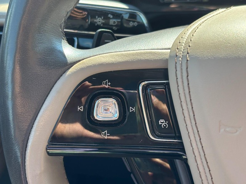 Lincoln Aviator Vehicle Full-screen Gallery Image 19