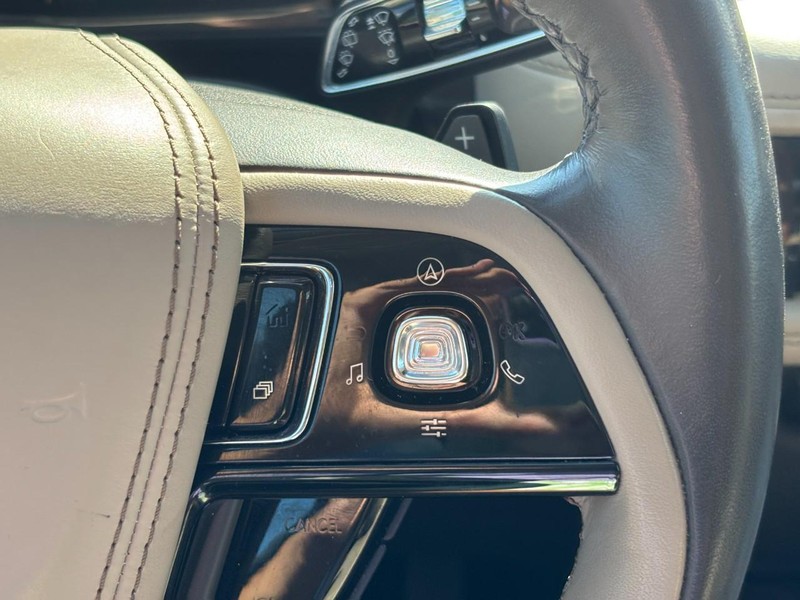 Lincoln Aviator Vehicle Full-screen Gallery Image 20