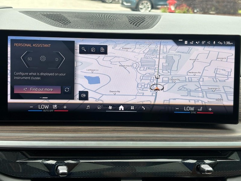 BMW X7 Vehicle Full-screen Gallery Image 25