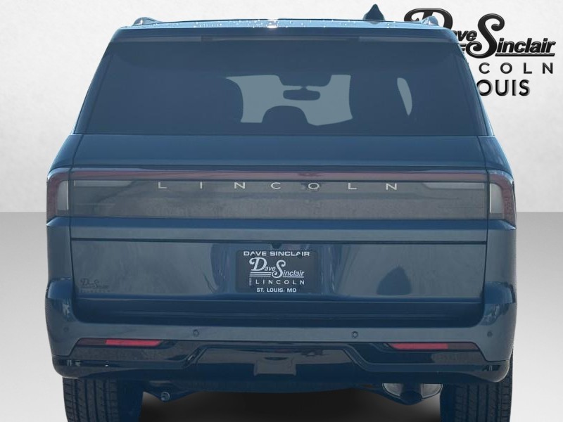 Lincoln Navigator Vehicle Full-screen Gallery Image 04