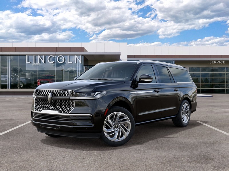 Lincoln Navigator L Vehicle Full-screen Gallery Image 02