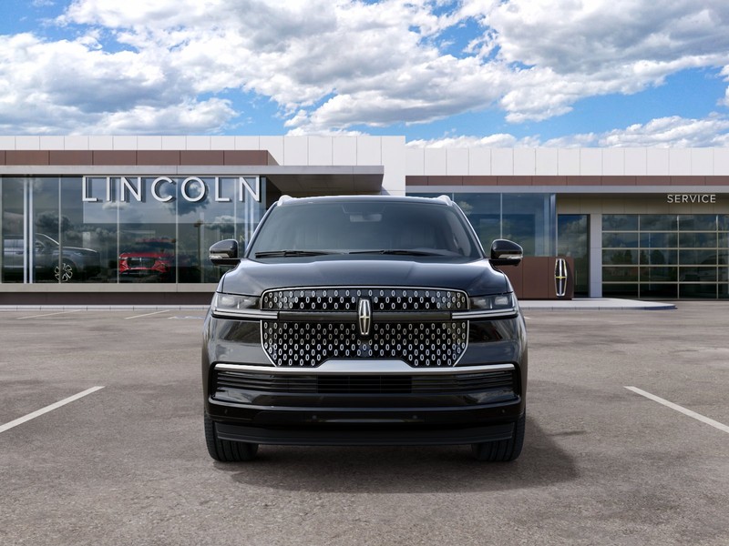 Lincoln Navigator L Vehicle Full-screen Gallery Image 03