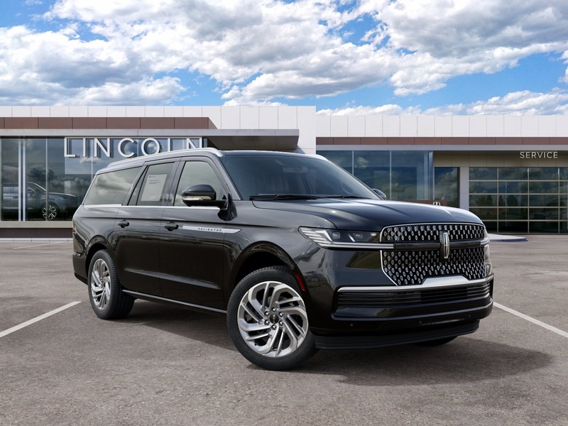 Lincoln Navigator L Vehicle Full-screen Gallery Image 04