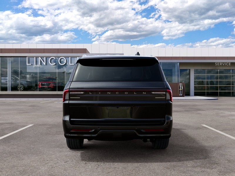 Lincoln Navigator L Vehicle Full-screen Gallery Image 07