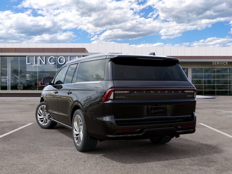 Lincoln Navigator L Vehicle Full-screen Gallery Image 09